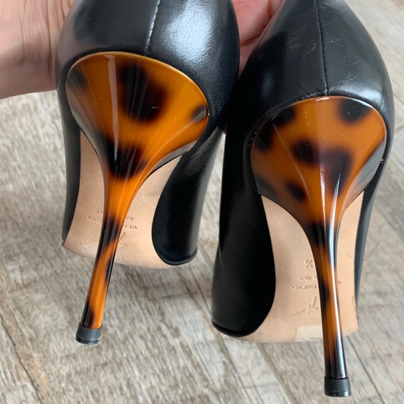 Giussepe Zanotti Black Pump w/ Tortoise Heel - Picture 4 of 5